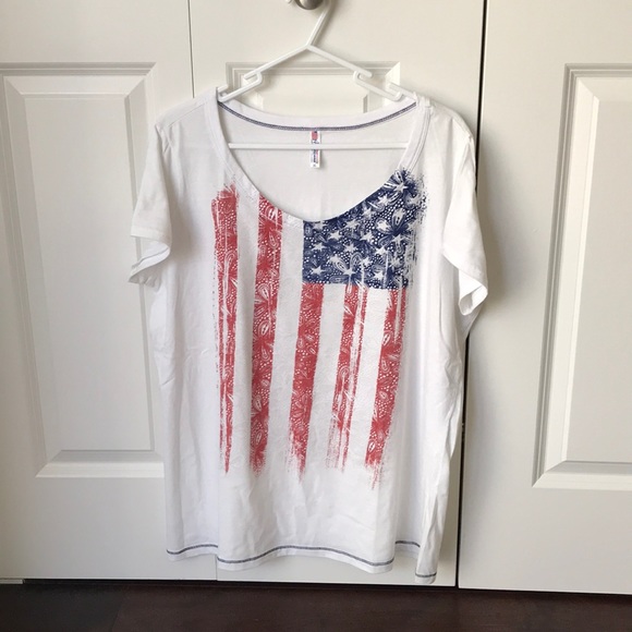 americana Tops - 🇺🇸White shirt with America Flag🇺🇸